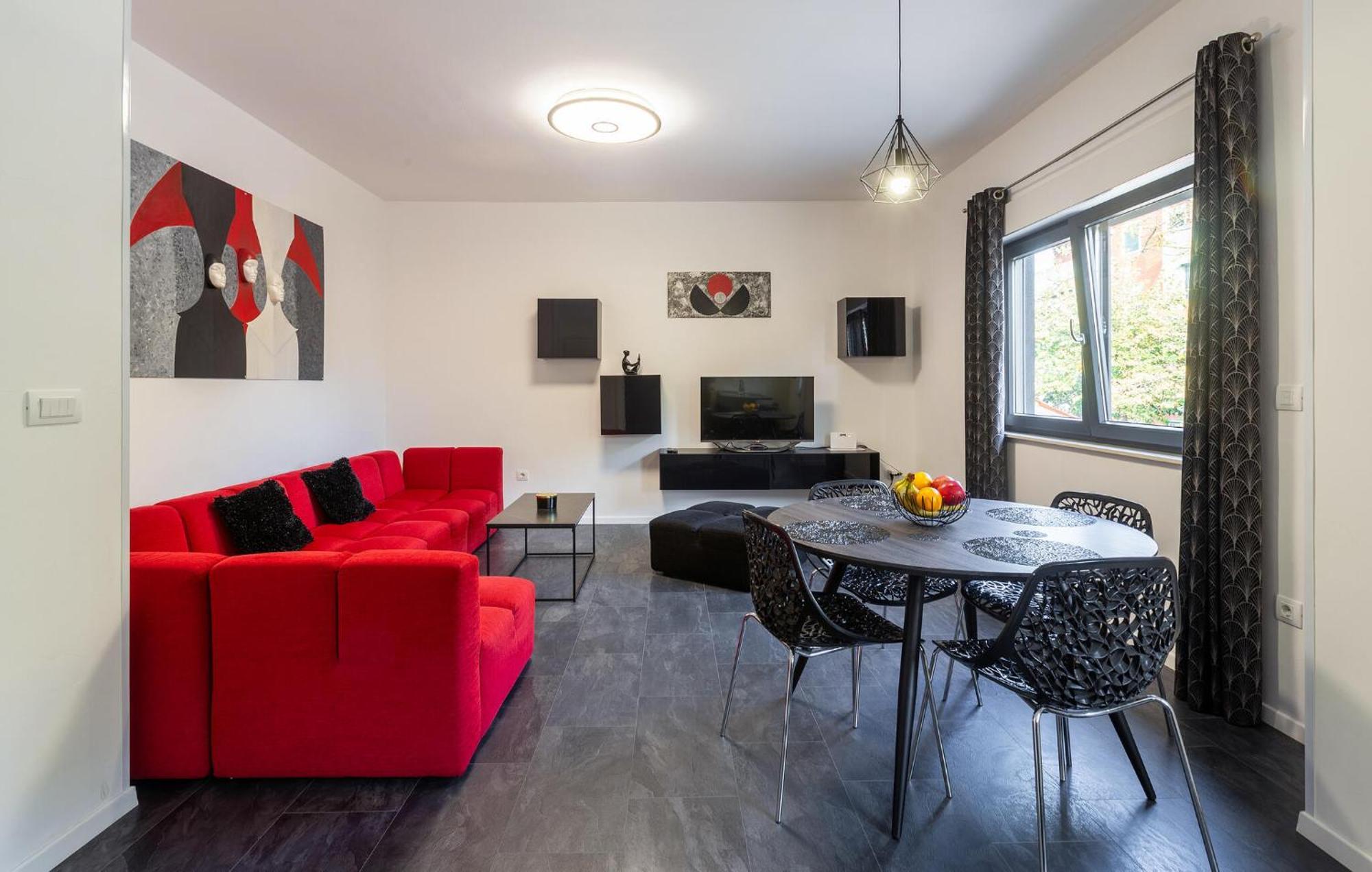 Lovely In With Kitchen Appartement *