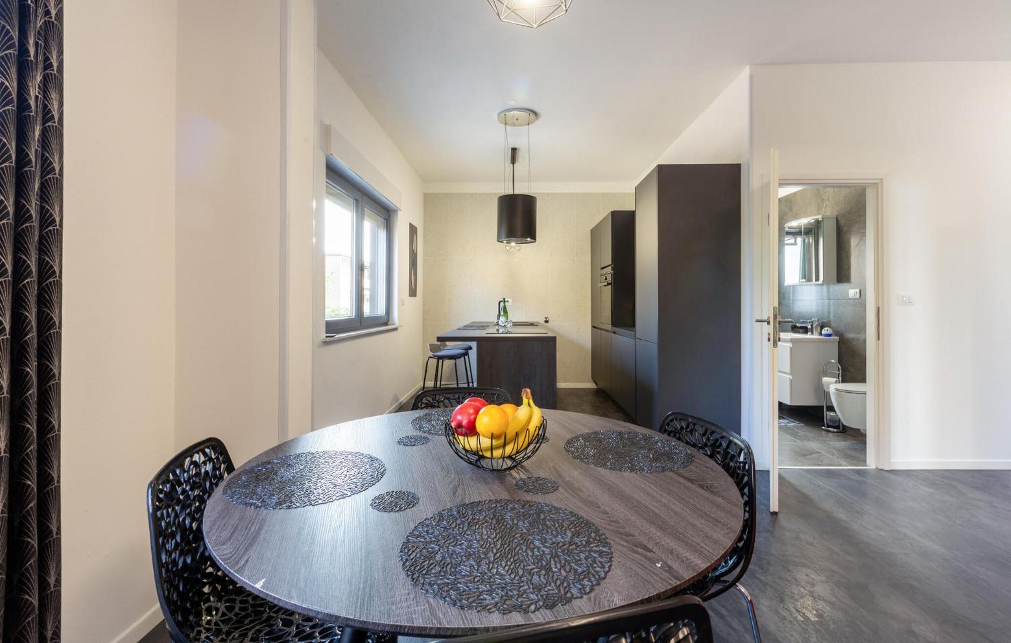 Appartement Lovely In With Kitchen Pula